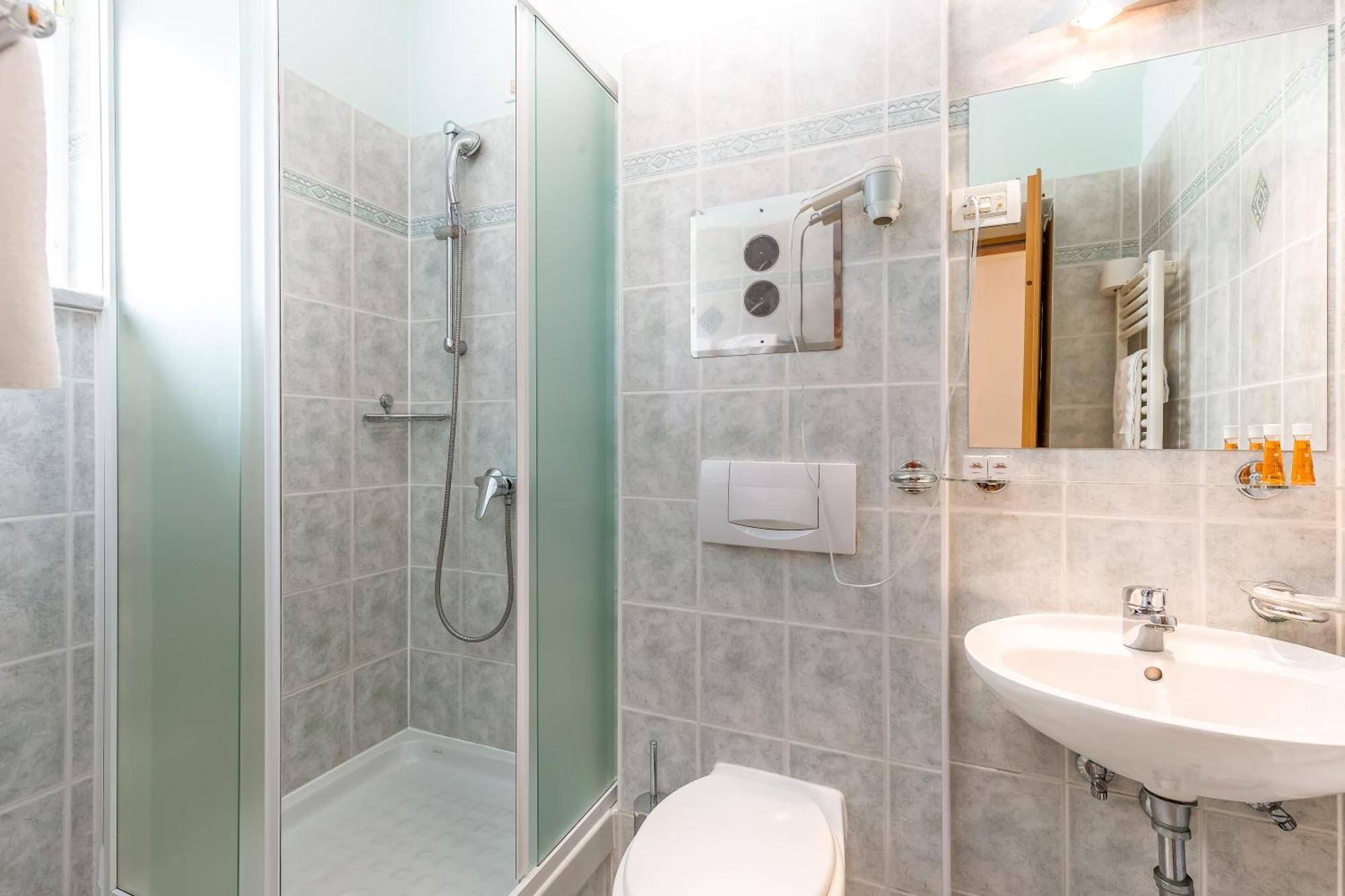 Hotel Galeb Опатия Экстерьер фото