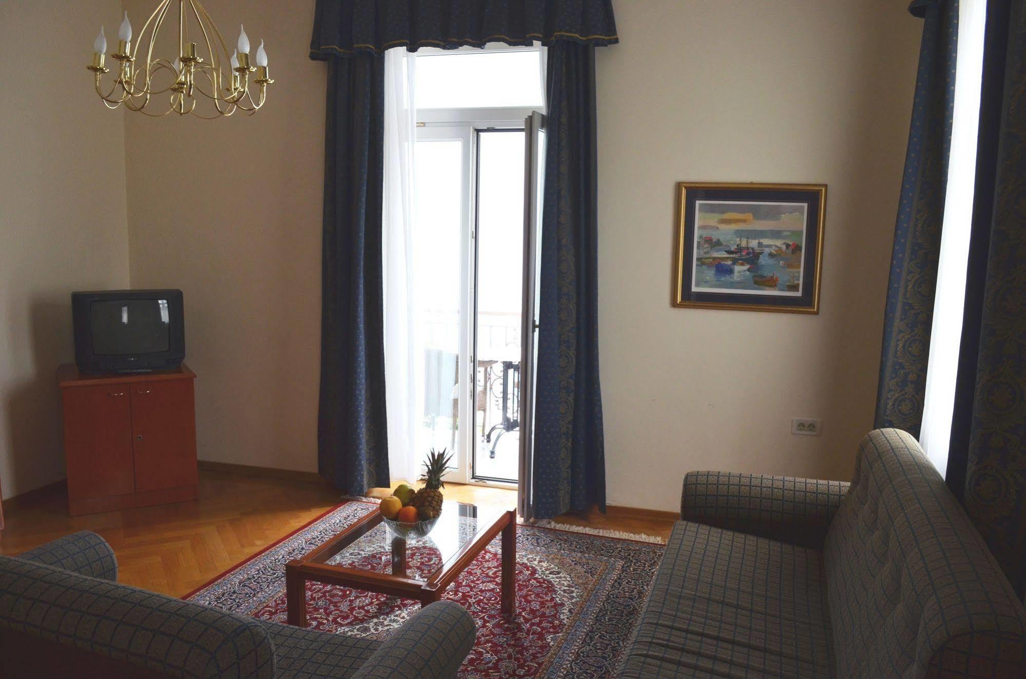 Hotel Galeb Опатия Экстерьер фото