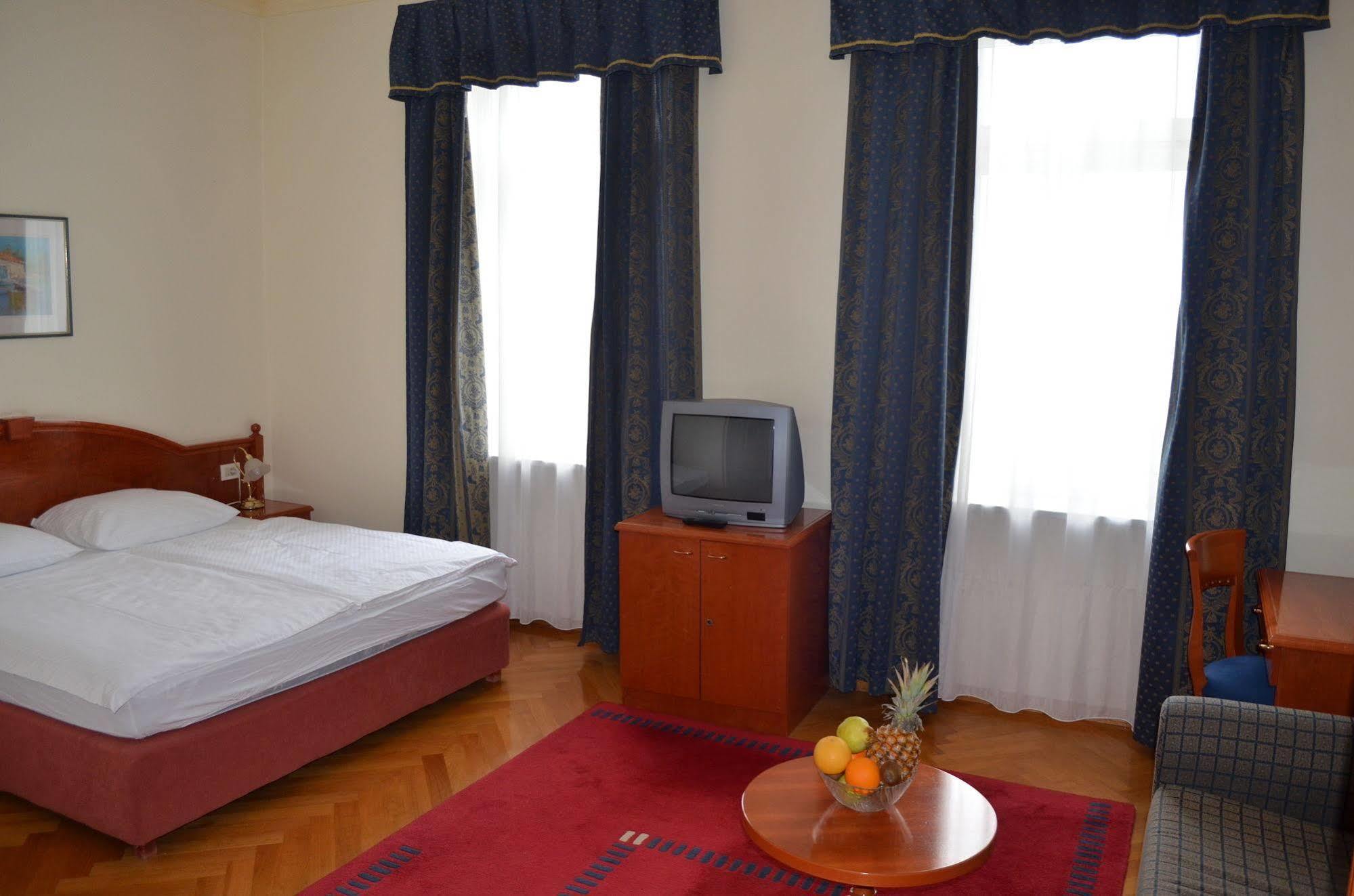 Hotel Galeb Опатия Экстерьер фото
